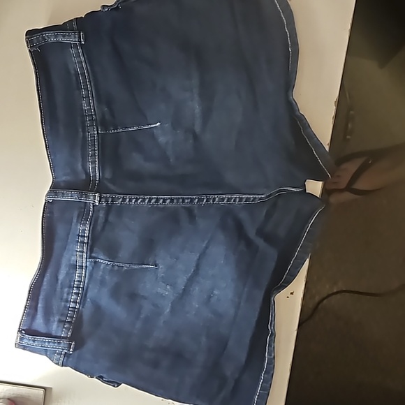 Size 5 YMI Dark Cargo shorts - Picture 2 of 5